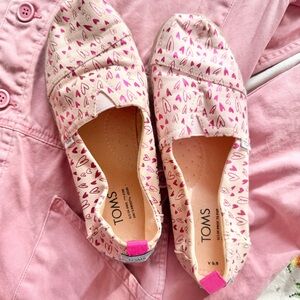 Pink hearts Toms shoes